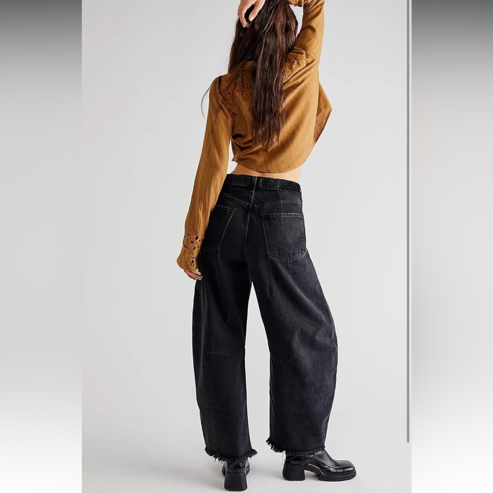 Black Barrel Raw-Hem Jeans - Size 2